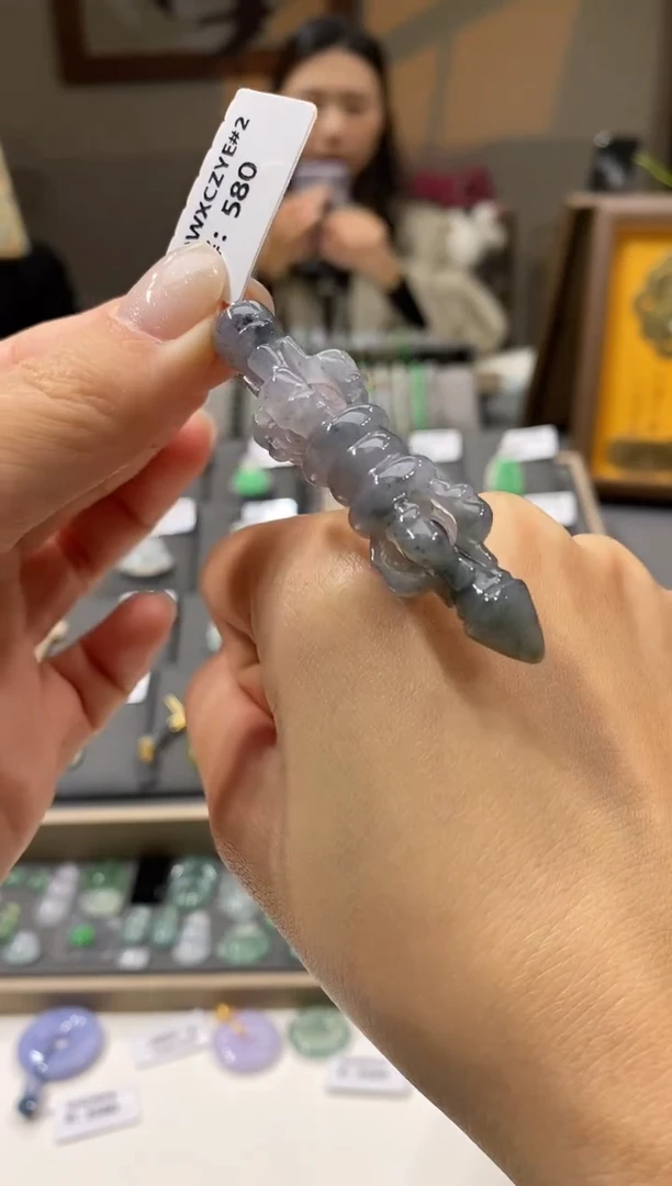 颈饰未镶嵌翡翠降魔杵