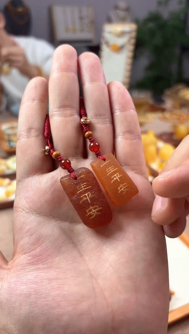 【闪购商品】蜜蜡裸石未镶嵌挂件多样性发一件