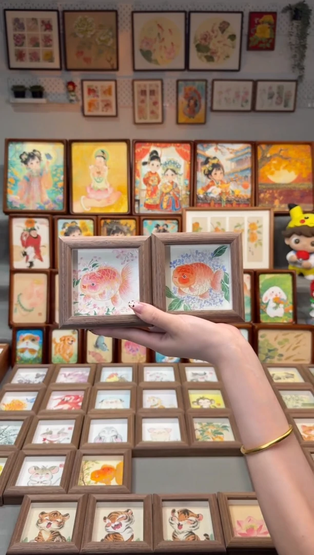 国画粉桃花鱼 绣球小鱼 手绘国画11