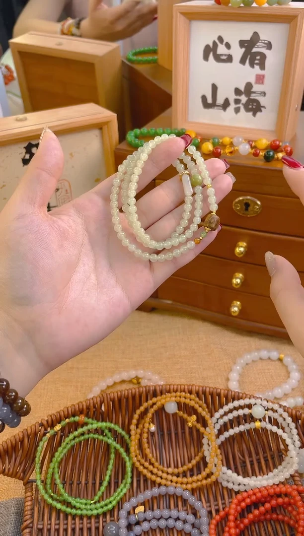 手链18K金镶嵌和田玉蜂蜜水