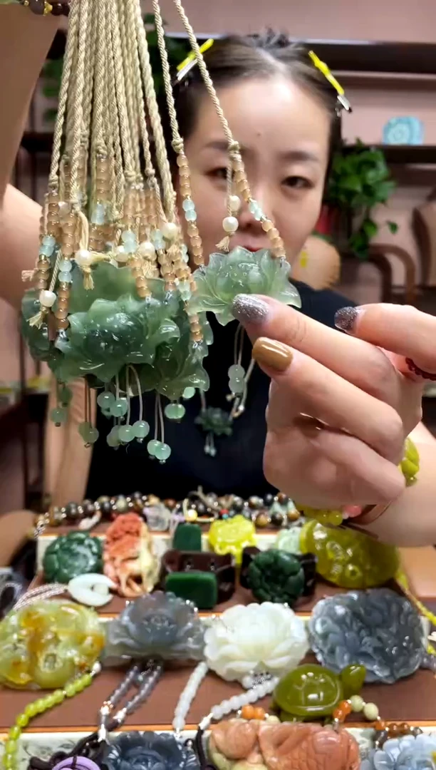 未镶嵌岫玉吊坠多样性发货发其中之一