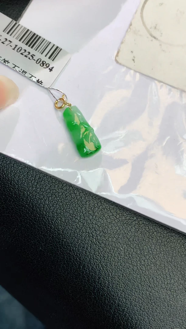 颈饰18K金镶嵌翡翠赠礼盒证书 珍珍