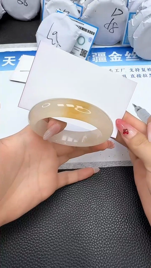 【闪购商品】石英质玉手镯未镶嵌53