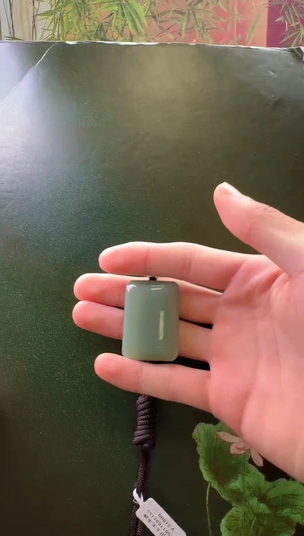 颈饰未镶嵌和田玉吊坠