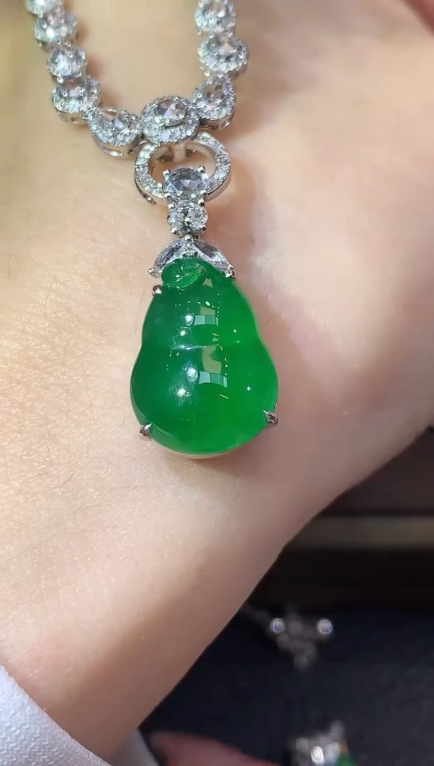 18K金镶嵌翡翠 D21葫芦吊坠(不含链)总价39800 定金20000差19800