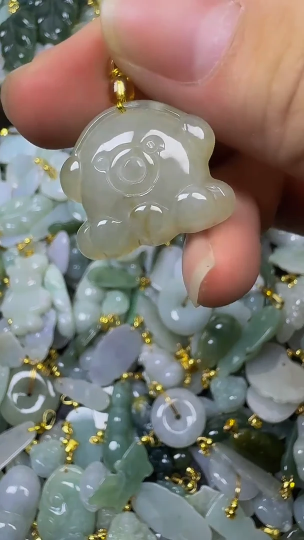 颈饰未镶嵌翡翠颈饰未嵌镶翡翠