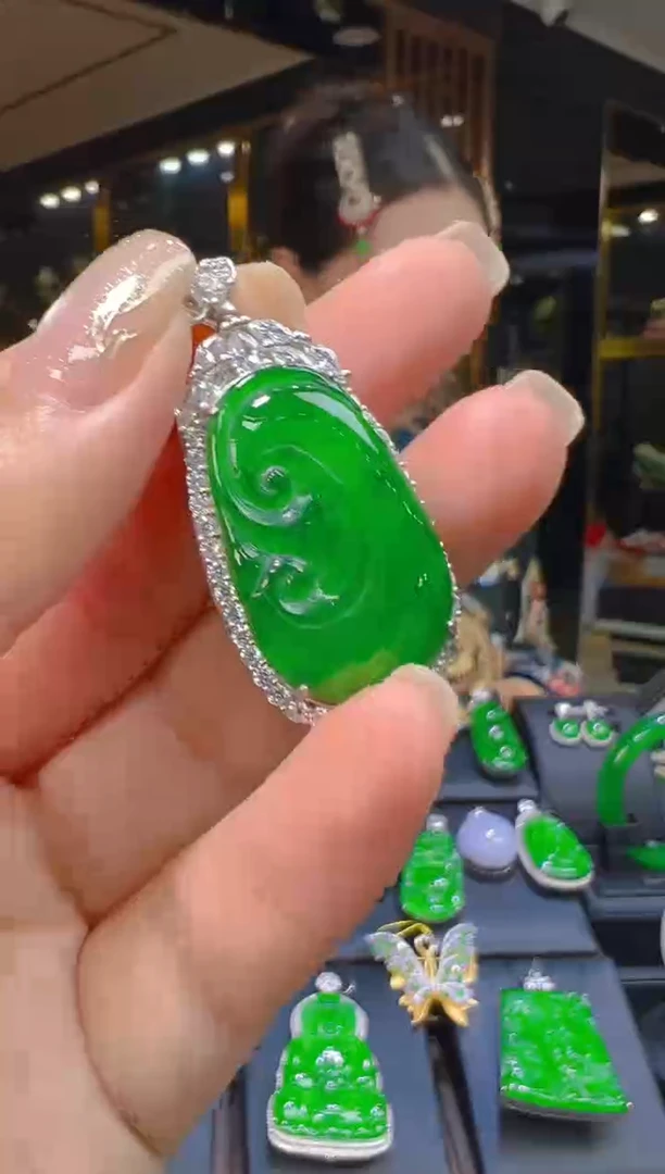 吊坠(赠链)银S925镶嵌翡翠013（多样性发其一）