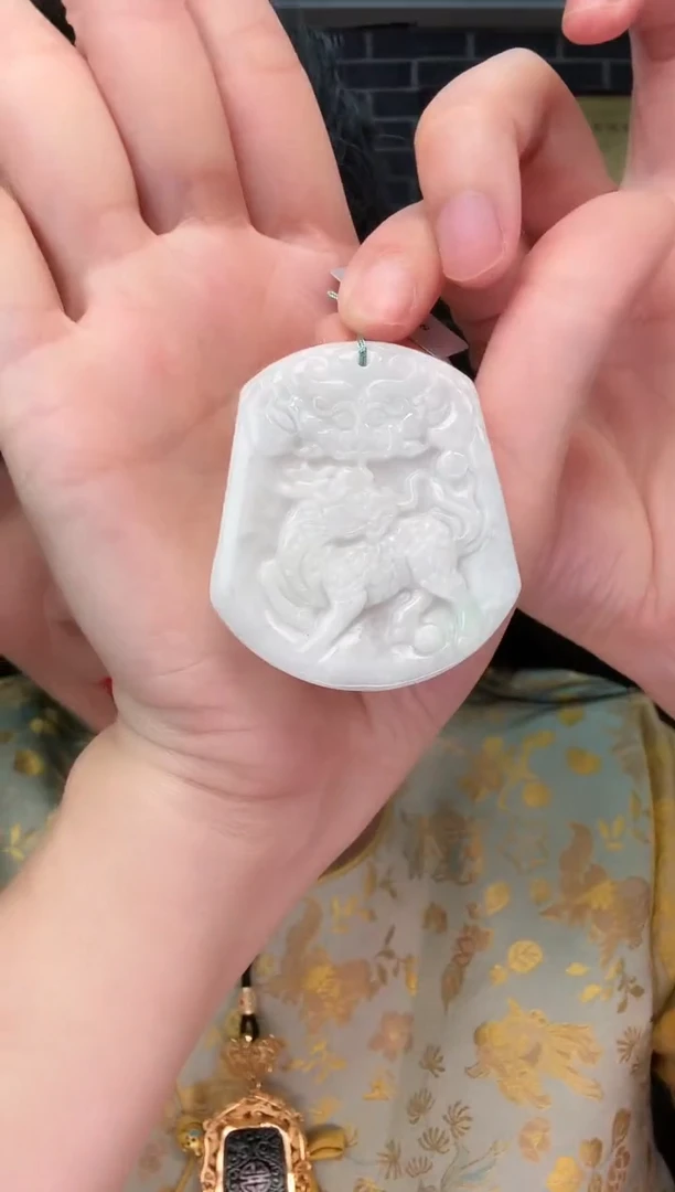 颈饰未镶嵌翡翠牌子