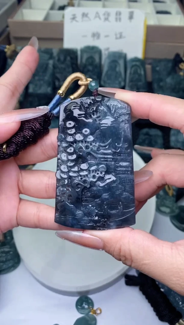 颈饰未镶嵌翡翠