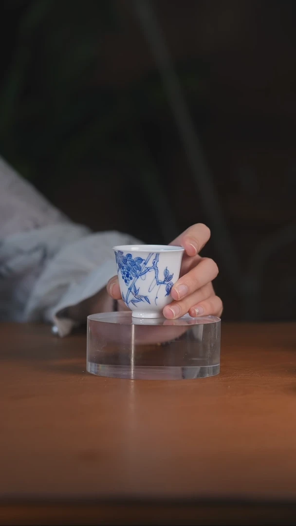 青花描银葡萄闻香杯