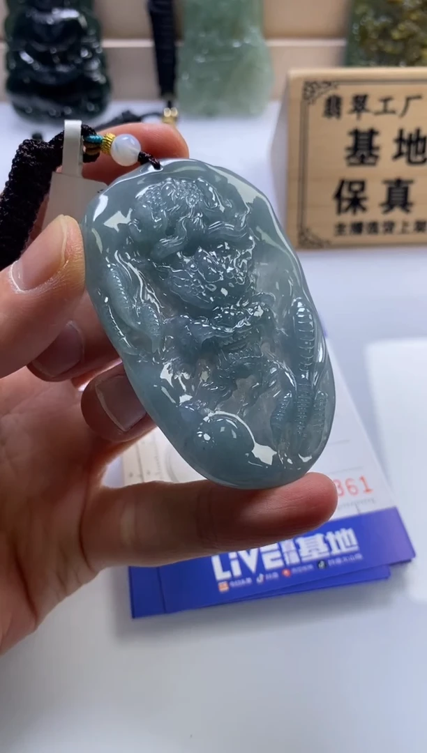 颈饰未镶嵌翡翠