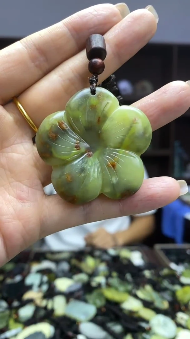 未镶嵌岫玉挂件