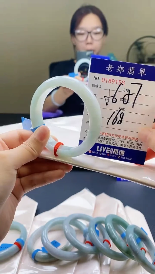 翡翠手镯未镶嵌AAAAAA