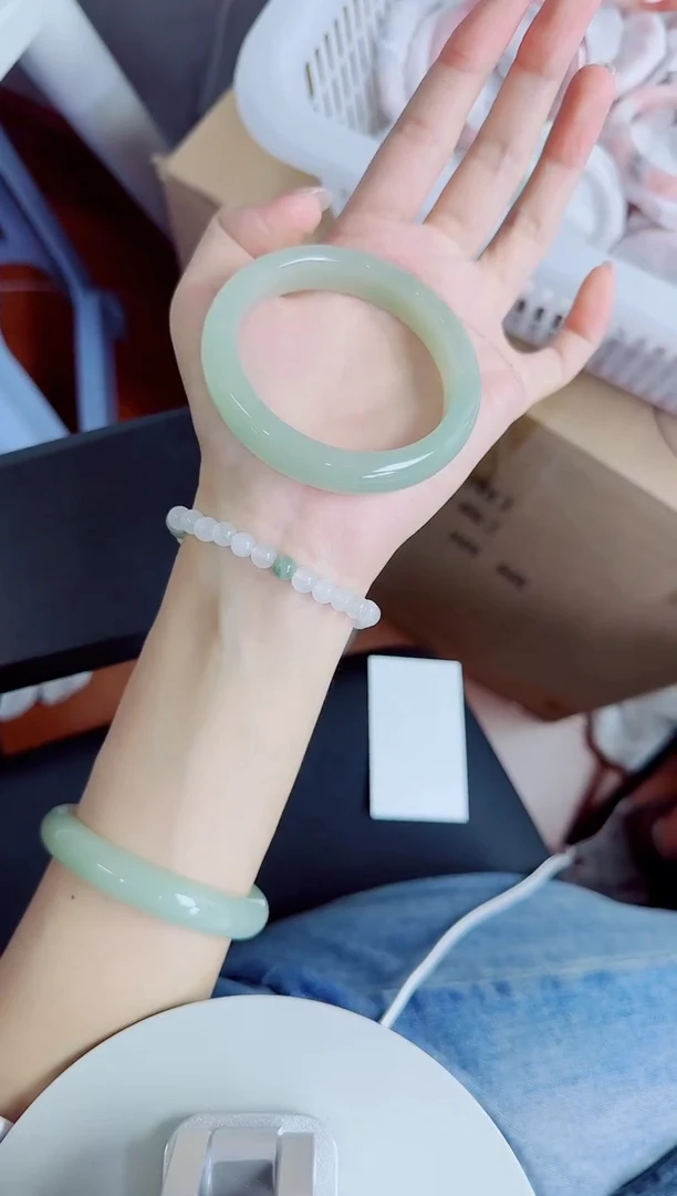 石英质玉手镯未镶嵌286/62.3