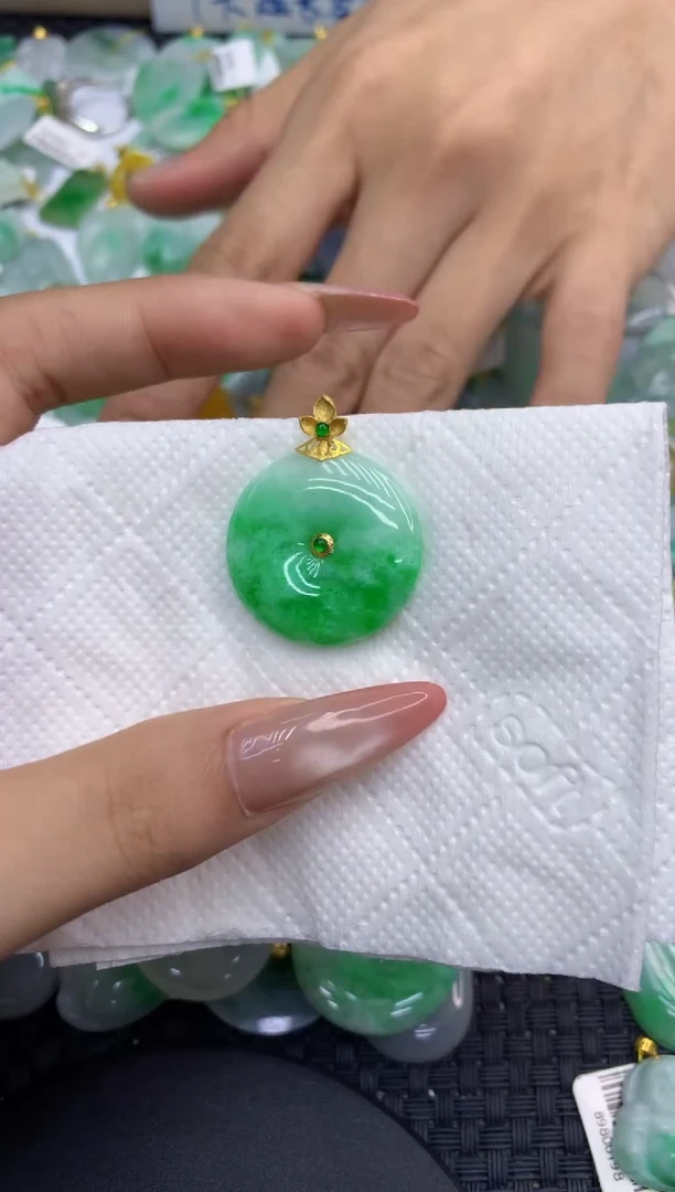 颈饰18K金镶嵌翡翠杰*天然缅甸A货翡翠