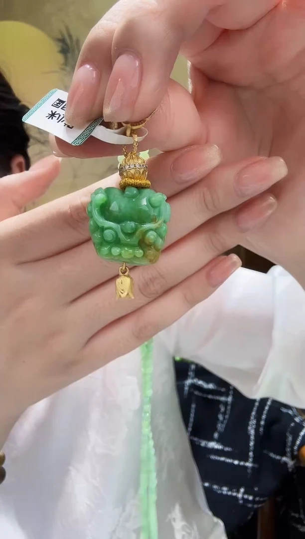 颈饰未镶嵌翡翠吊坠