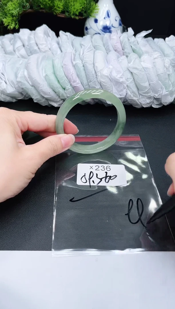 未镶嵌手镯翡翠236