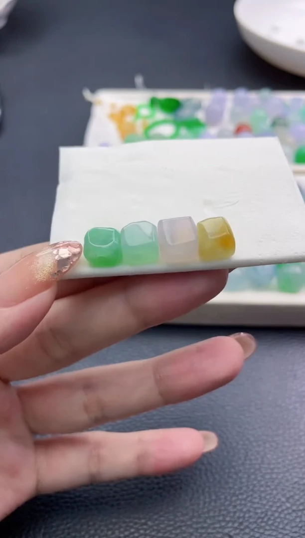 未镶嵌定制翡翠薄****?珠子