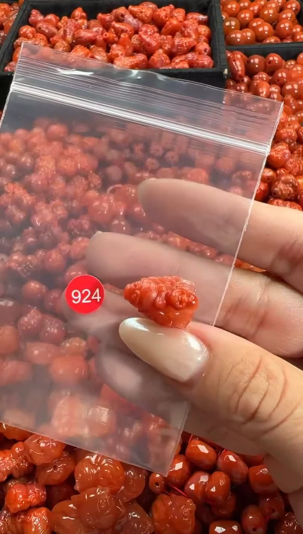 颈饰未镶嵌南红玛瑙1