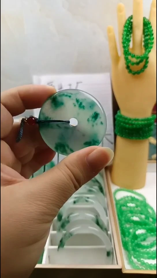 未镶嵌颈饰玛瑙/玉髓平安扣