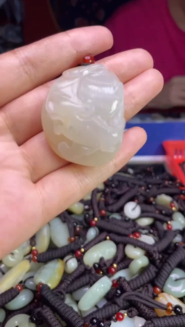 未镶嵌和田玉摆件1