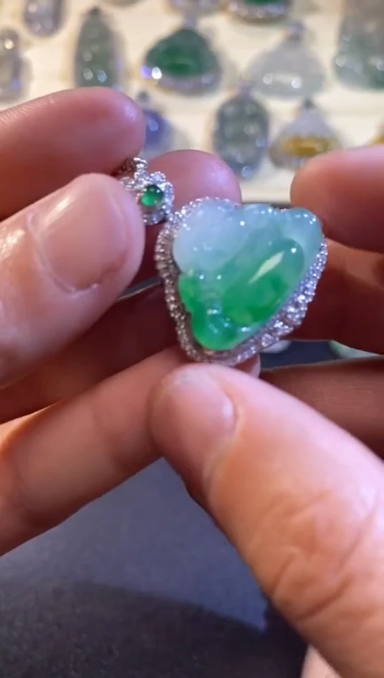 【闪购商品】翡翠吊坠(赠链)18K金镶嵌缅甸天然A货翡翠