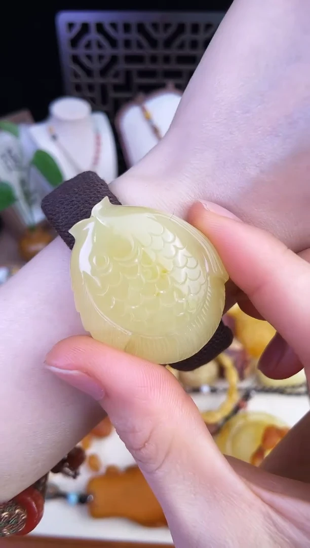 未镶嵌琥珀珠宝奇石柒月