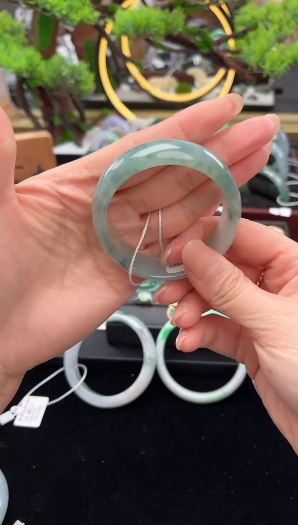 未镶嵌手镯翡翠手镯