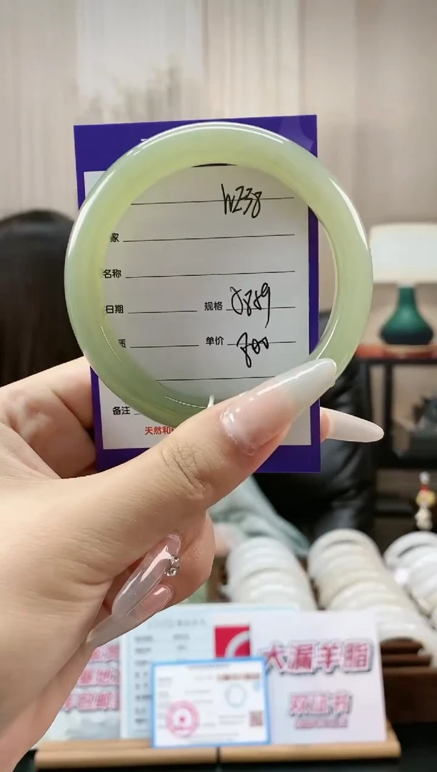 未镶嵌手镯和田玉WE38微色差