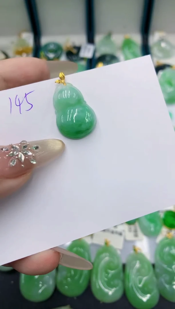 翡翠18K金镶嵌颈饰1111111111111111