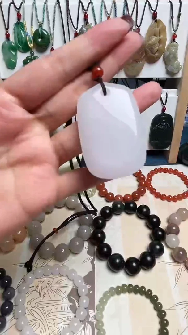 吊坠(赠链)未镶嵌石英质玉三五无事牌吊坠