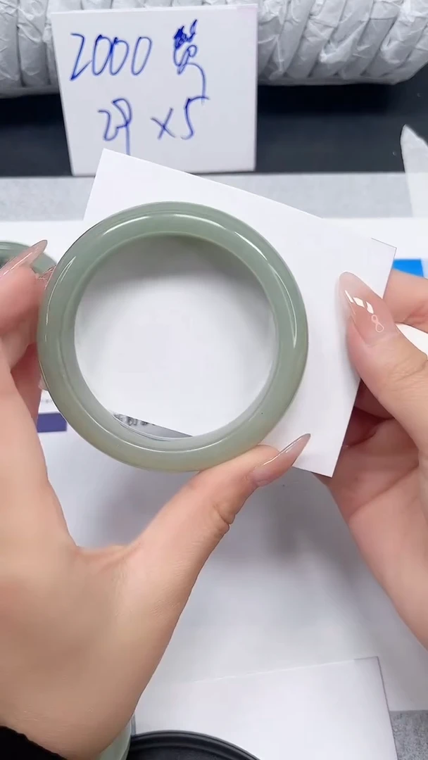 未镶嵌手镯石英质玉47-56.2