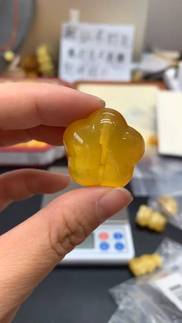未镶嵌琥珀珠宝奇石639