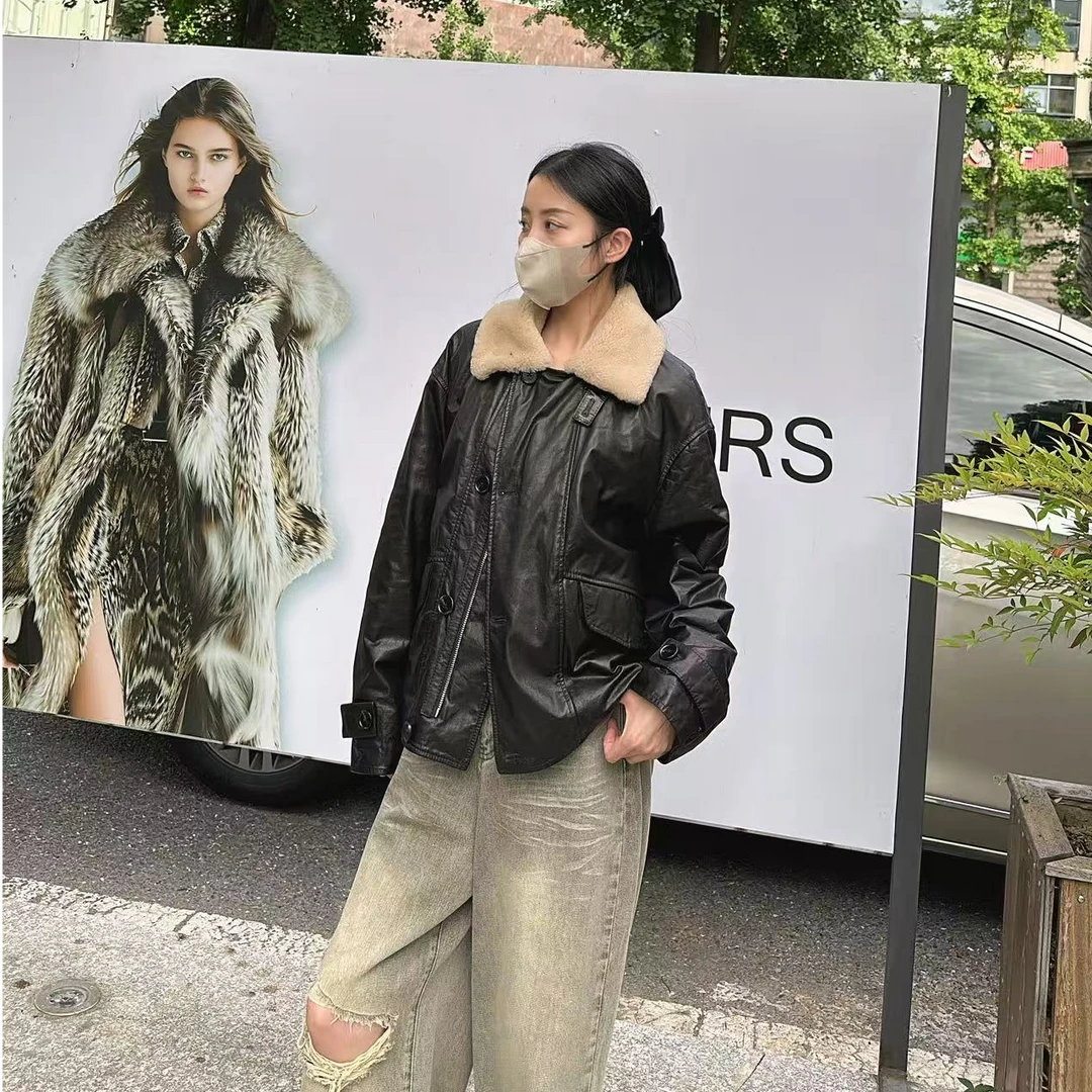 11.02‘油蜡牛系列’ 黑油蜡牛皮冬季真皮羽绒外套 255390