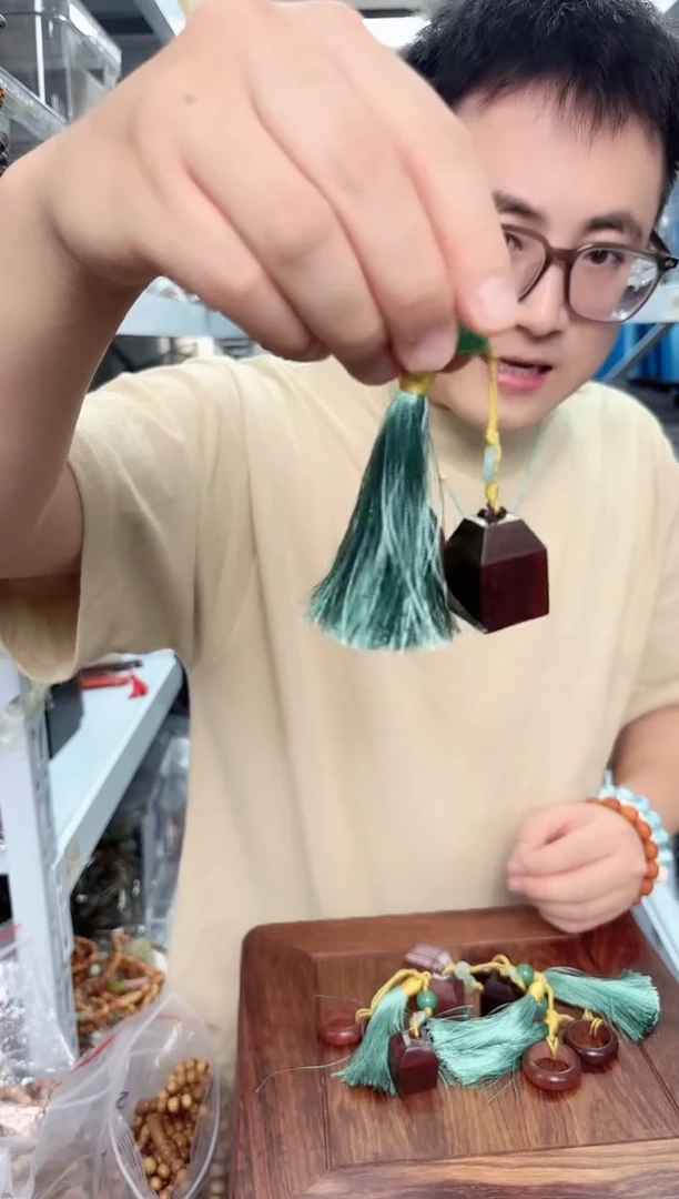 木天圆地方挂件一个