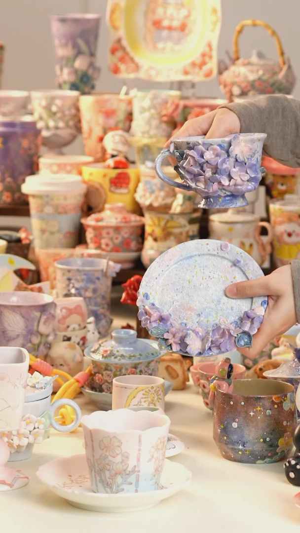 摆件陶景德镇釉下彩手绘设计师款陶瓷