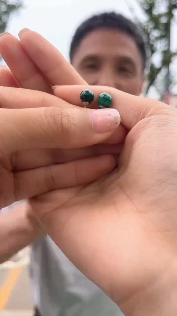 未镶嵌孔雀石耳钉天然多样性发一