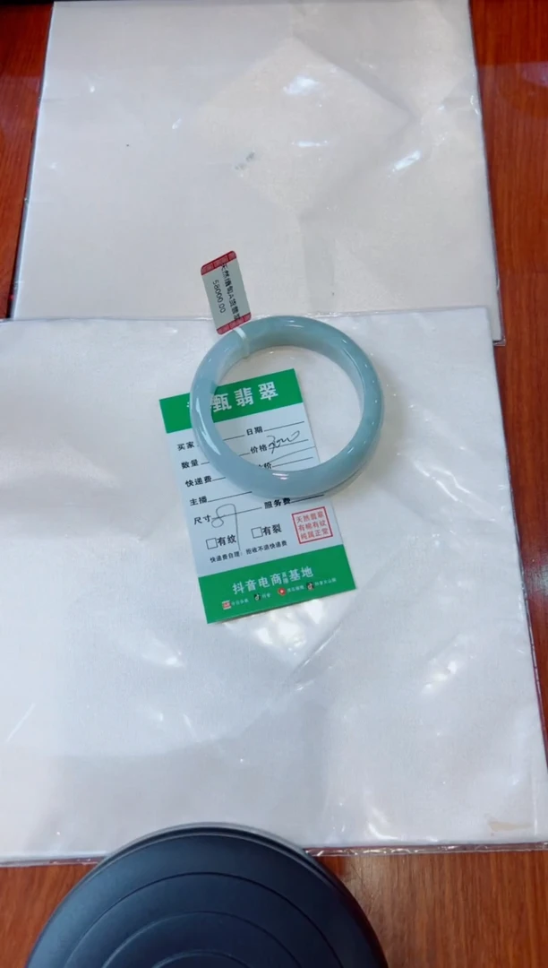 未镶嵌手镯翡翠何*宝手镯