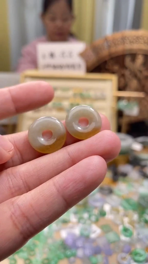 颈饰未镶嵌翡翠甜甜圈一对