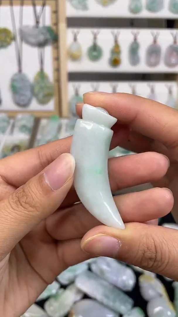颈饰未镶嵌翡翠1