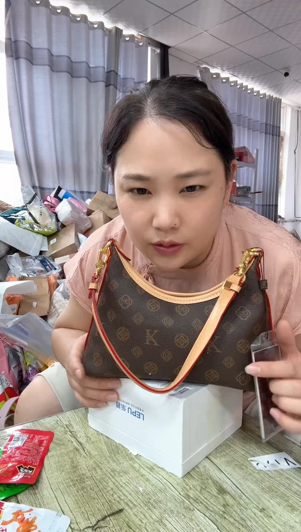 塑料时尚单肩斜挎包图片款