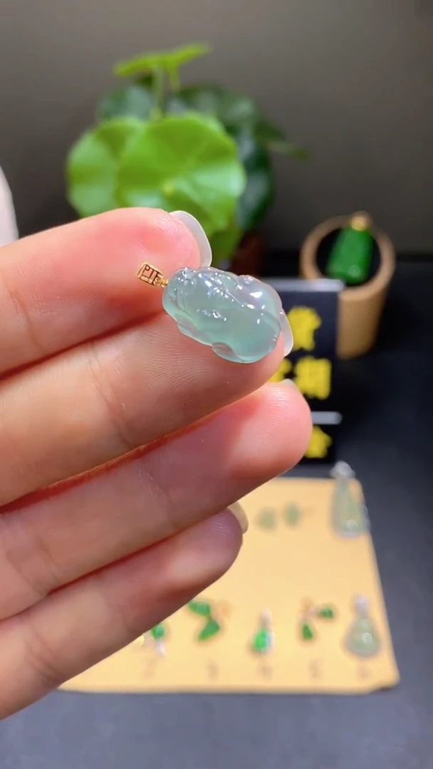 颈饰18K金镶嵌翡翠翡翠A货