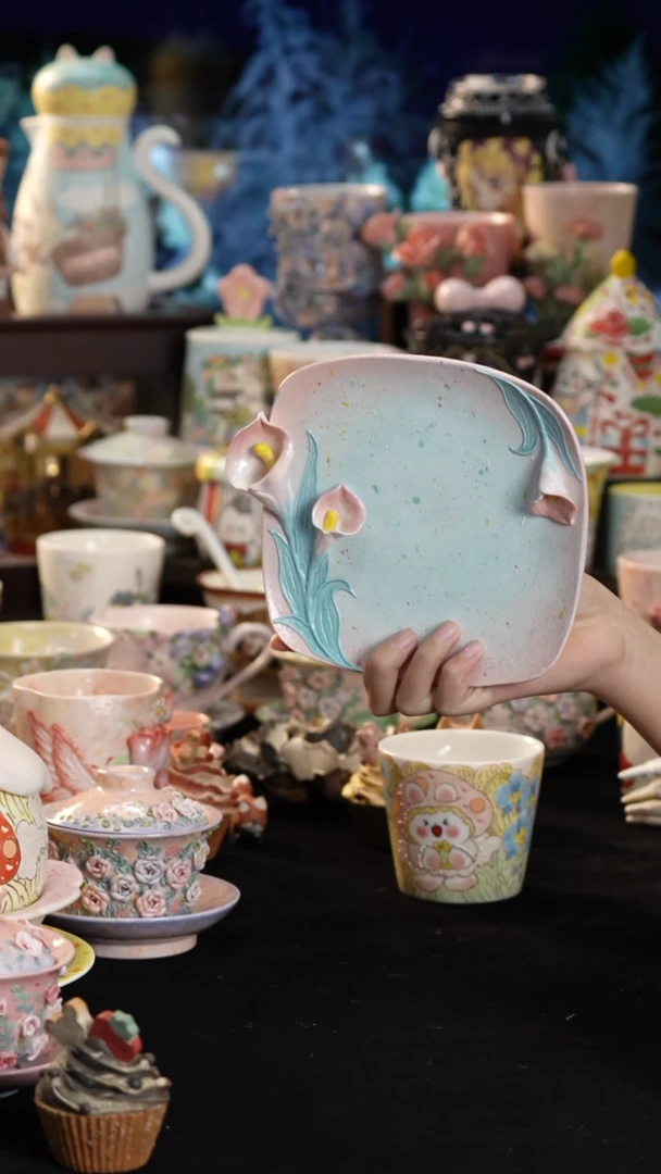 摆件陶景德镇釉下彩手绘设计师款陶瓷