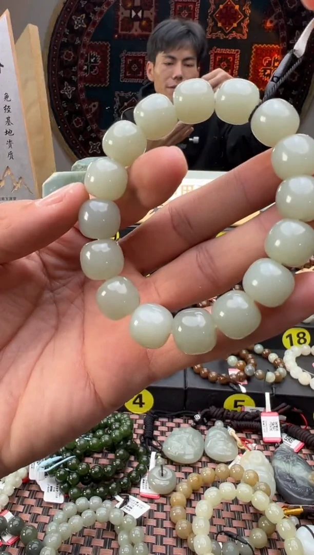 未镶嵌手串和田玉且末料青白玉老型珠手串卡13*14