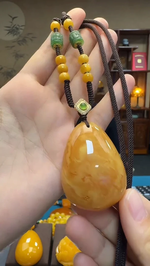 琥珀吊坠(不含链)未镶嵌天然保真蜜蜡水滴套装（送绳子）
