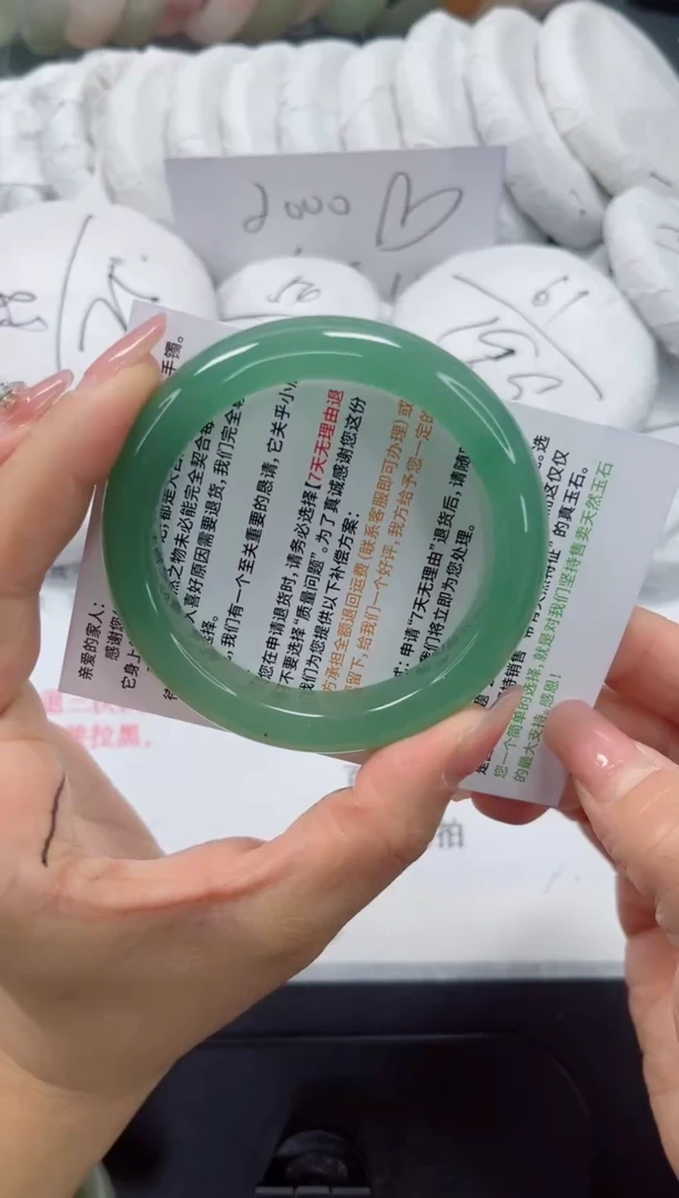 未镶嵌手镯石英质玉26-54.7