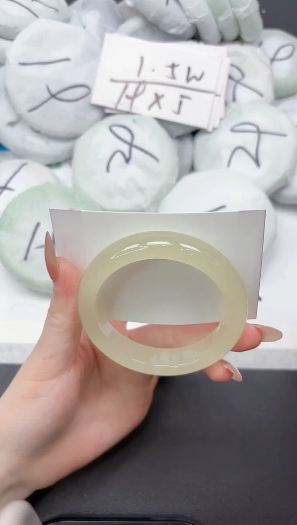 未镶嵌手镯石英质玉198-56