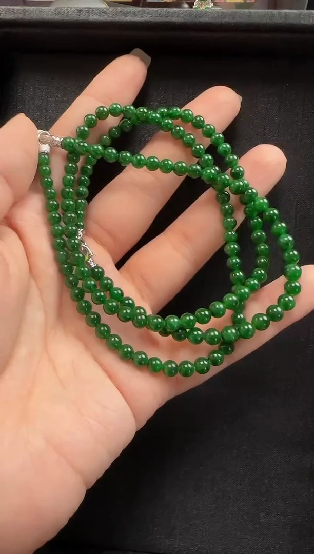 颈饰18K金镶嵌翡翠114玉珠一条