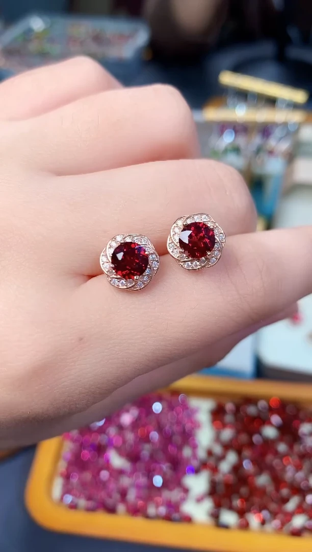 【闪购商品】石榴石耳钉银S925镶嵌天然