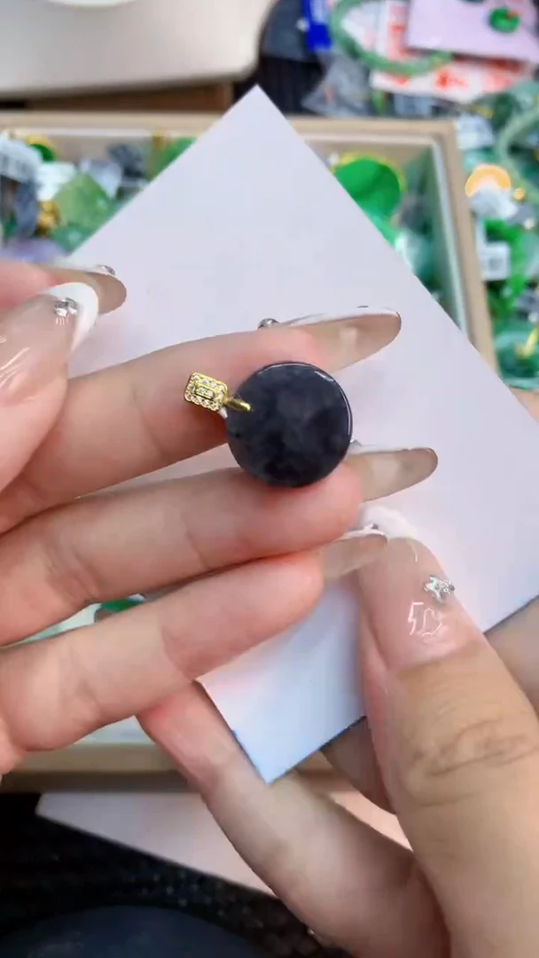 翡翠未镶嵌吊坠(不含链)1